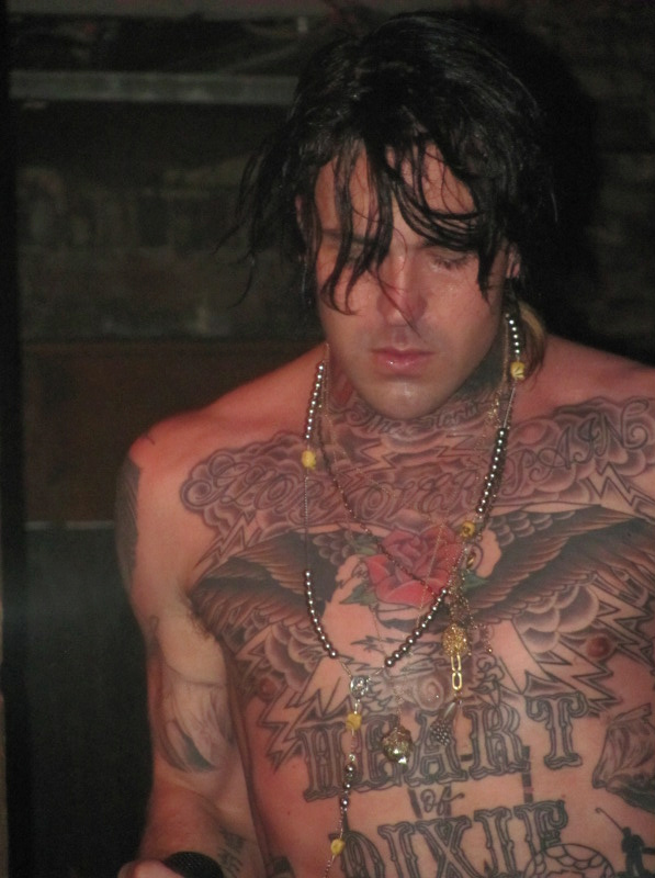 What do I love most about Yelawolf Yes skinny dudes covered in tattoos do 